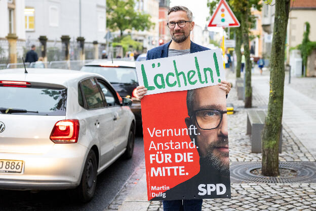 Martin Dulig bei einer Plakataktion in Radebeul am Montag  Morge