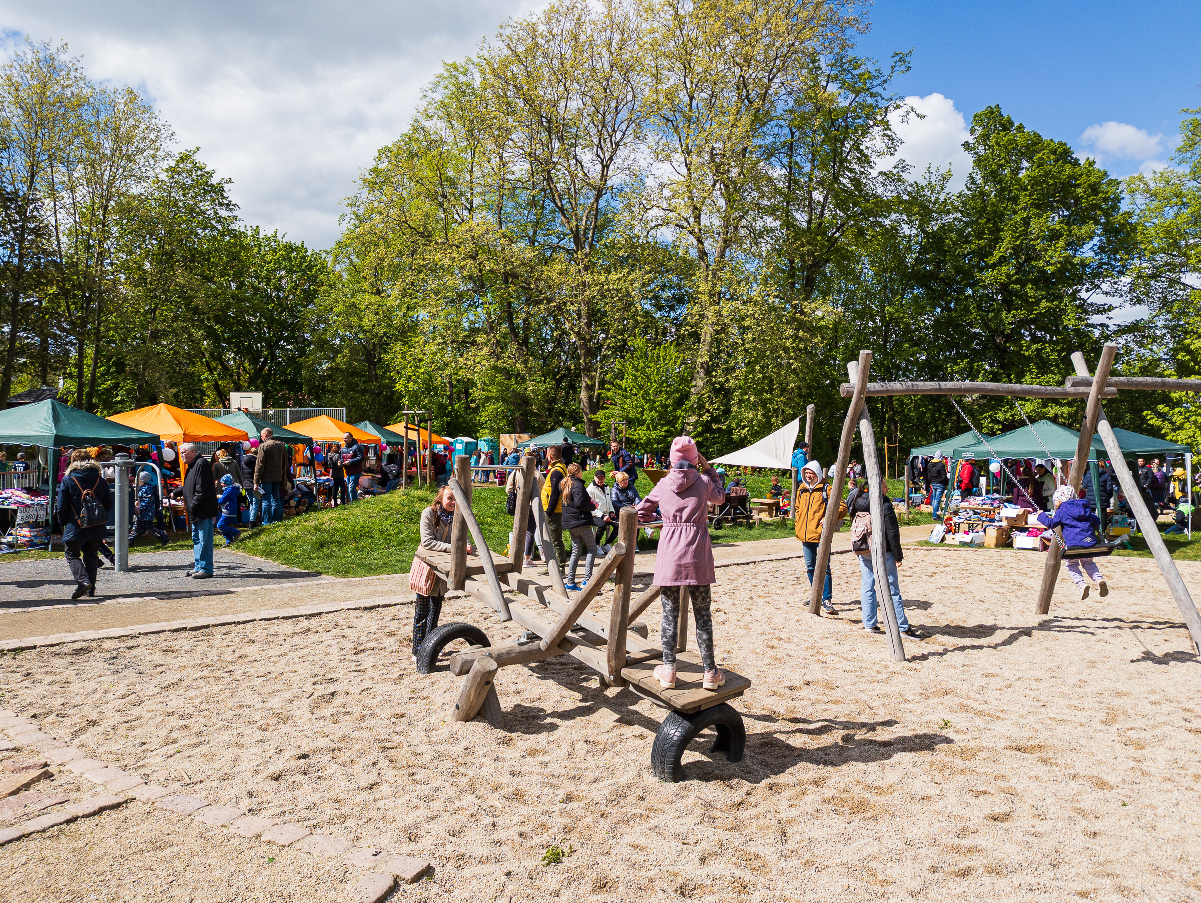 Familien-Flohmarkt des Stadtelternrates auf dem Jahnhallen-Areal